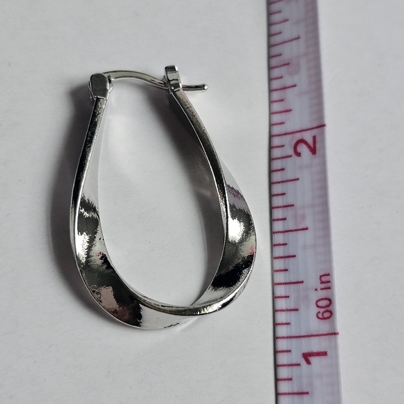 Sterling silver twist hoop earrings NWOT - Picture 4 of 4